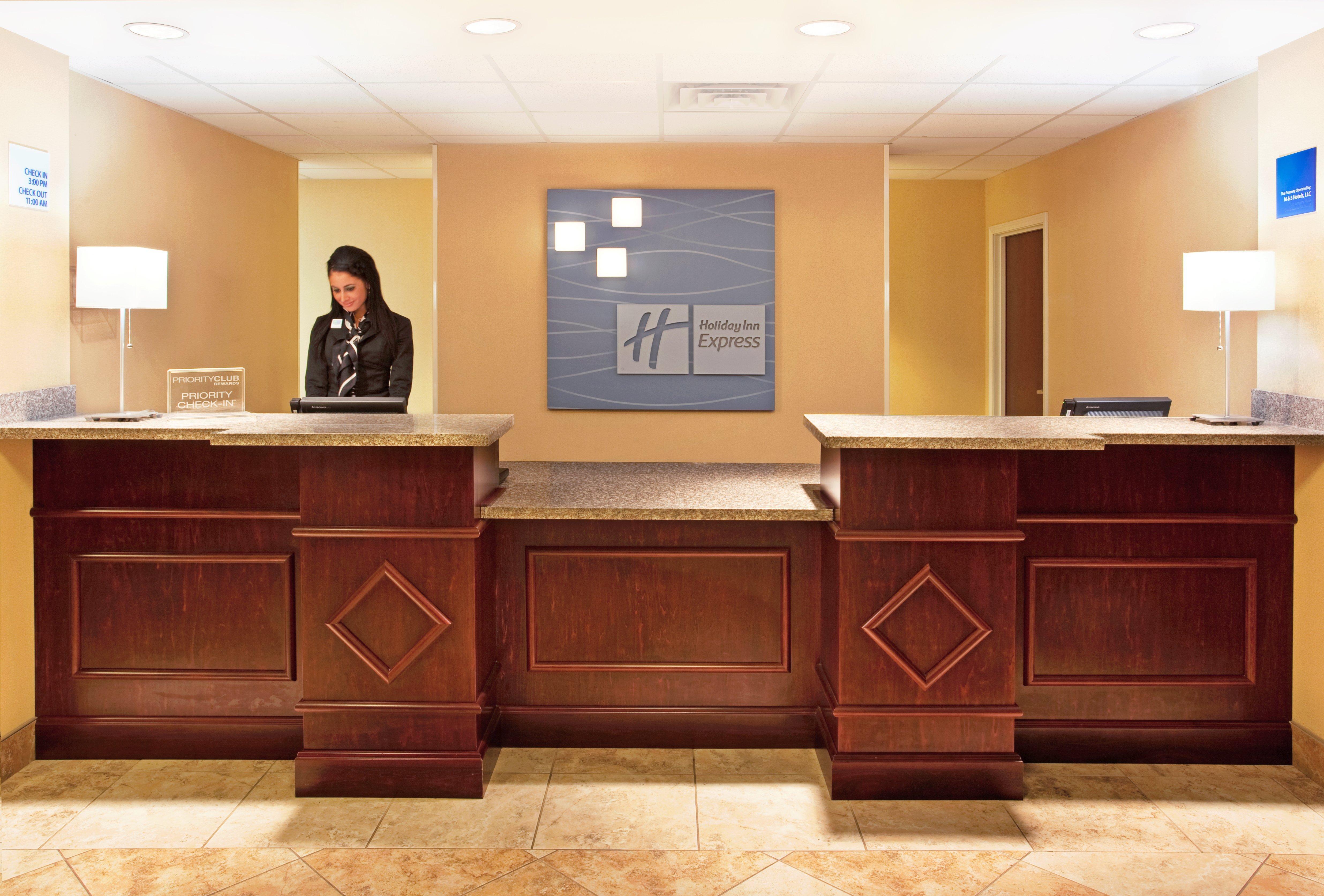 Holiday Inn Express & Suites Niagara Falls By Ihg Exterior photo